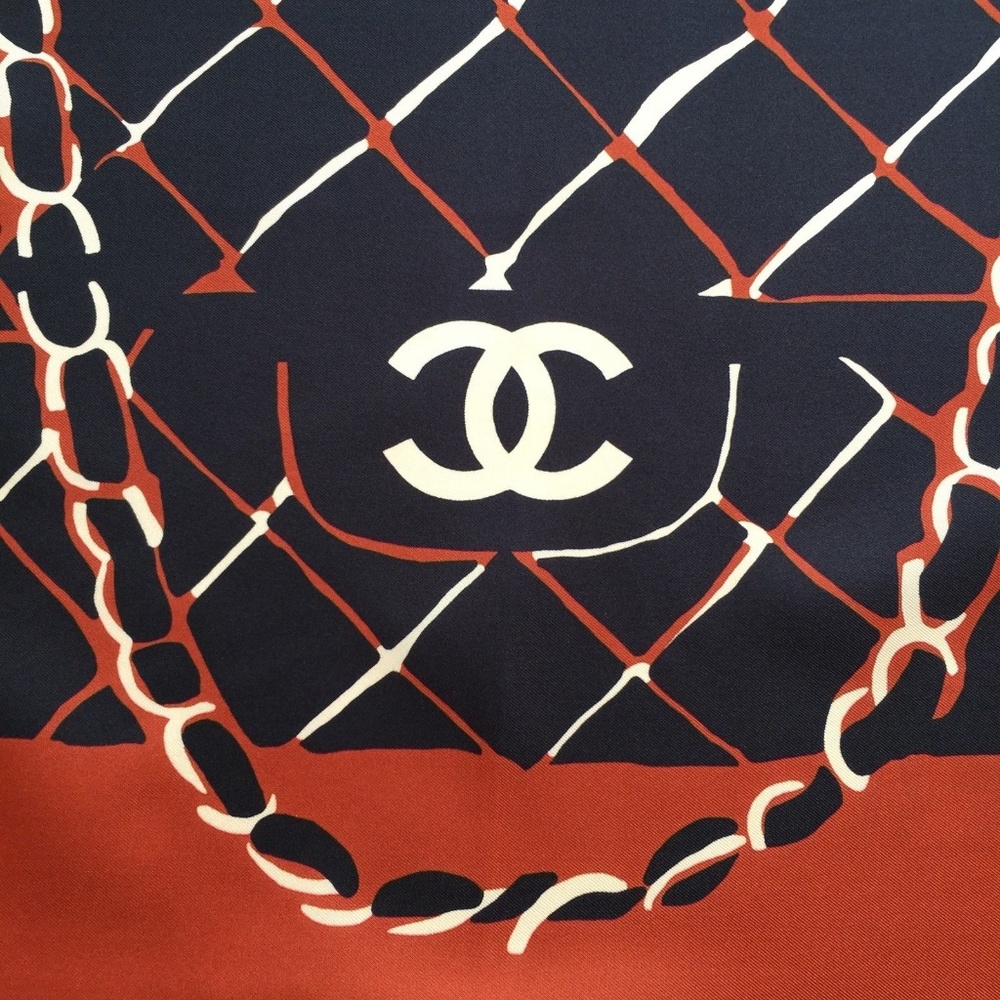 100% Silk CHANEL Black Bag Geometric Print Scarf - Picture 4 of 8